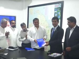 SarwaJana Balaya Presents Strategic Plan to Ceylon Chamber of Commerce