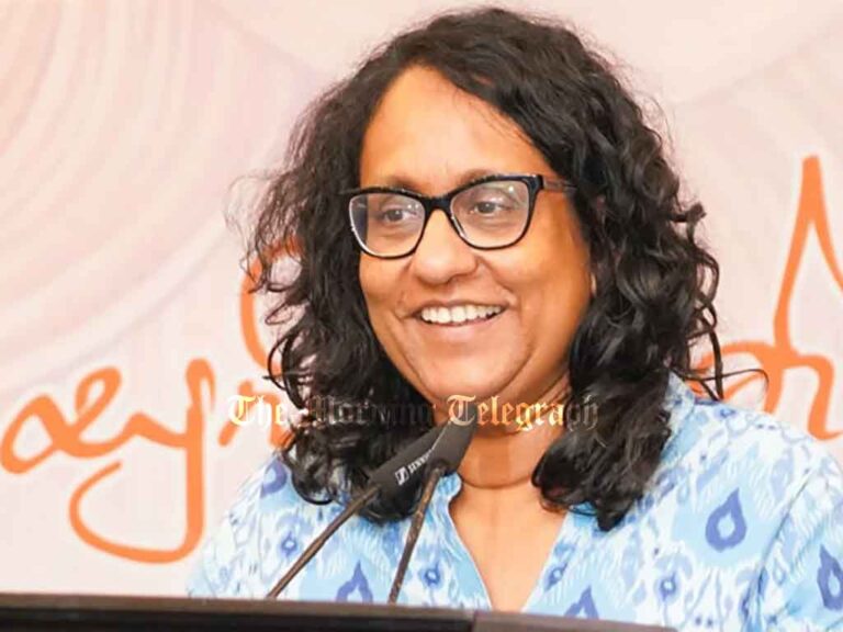 PM Urges Young Professionals to Engage in National Development