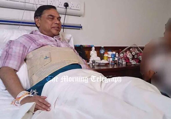 Basil Falls from Chair in U.S.; Cites Nerve Injury