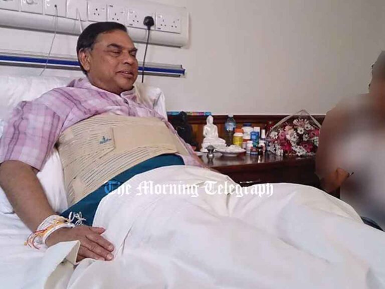 Basil Falls from Chair in U.S.; Cites Nerve Injury