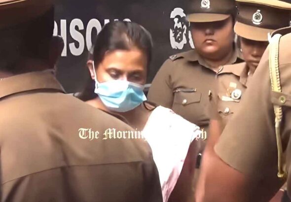 Court Chaos: Doctor’s Daughter Threatens to Kill Bribery Officers!