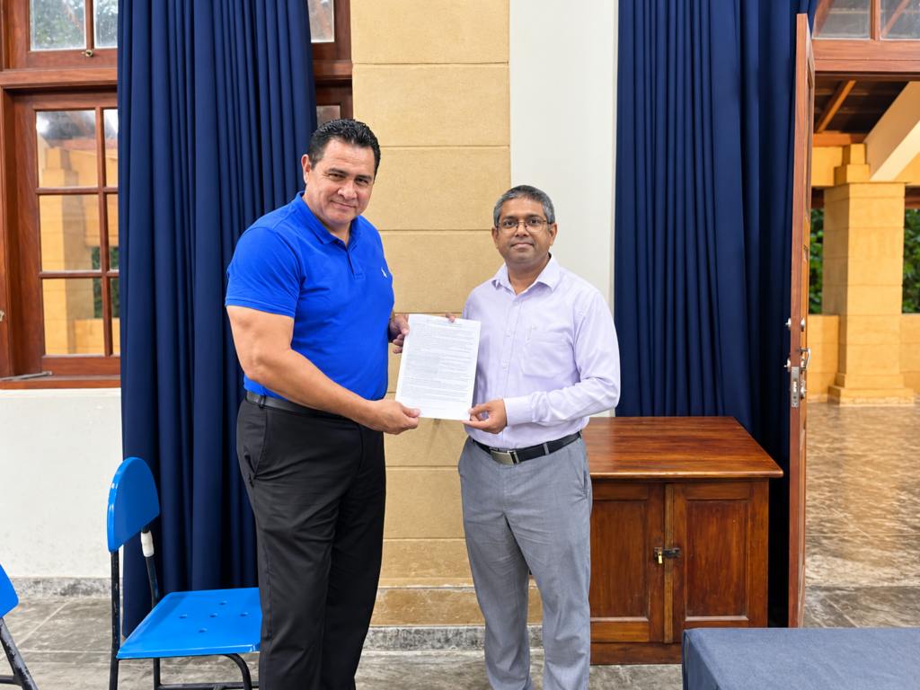 SportUnleash Founder and Chairman Talavou Alailima and S. Thomas’ College, Mount Lavinia Warden Asanka